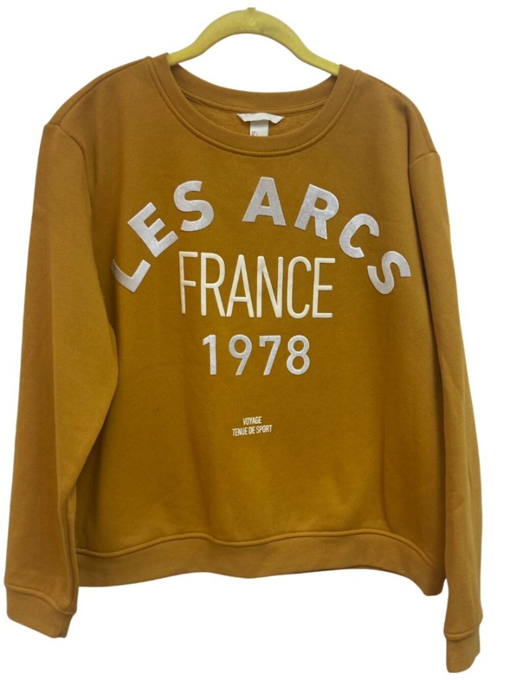 H&M "LES ARCS France 1978" Graphic Sweatshirt in Gold Long Sleeved Size Large
